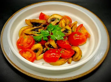 Guarnición De Champiñón, Tomate Y Zapallo Italiano